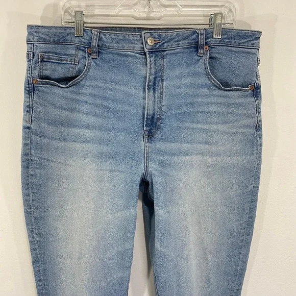 American Eagle Mom Jeans High Waisted Light Wash Denim Comfort Stretch 18 - Picture 2 of 6